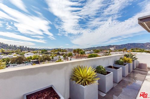 518 Windsor Rd, Glendale CA  91204-1812 exterior