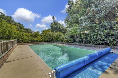 1558 Edgewood Dr, Palo Alto CA  94303-2819 exterior