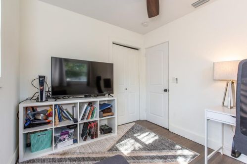 2034 28th Ave, Saint Petersburg FL  33713-4145 exterior