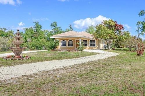 1030 27th St, Naples, FL 34117-4232