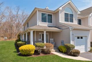 904 Willow Pond Dr, Northampton, NY 11901-7225