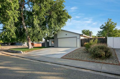 6826 Winlock Ave, Citrus Heights, CA 95621-3660