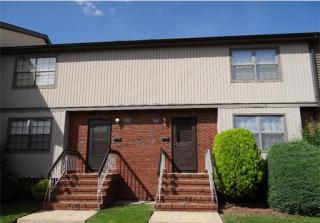304 Maple Hill Dr, Woodbridge, NJ 07095-4104