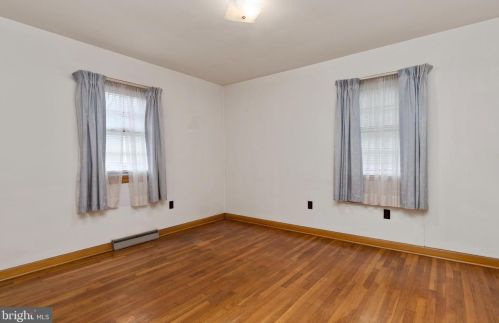 355 7 St, Harrisburg PA 17113-2012 exterior