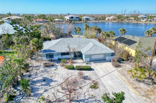 411 Lake Murex Blvd, Sanibel, FL 33957-5536