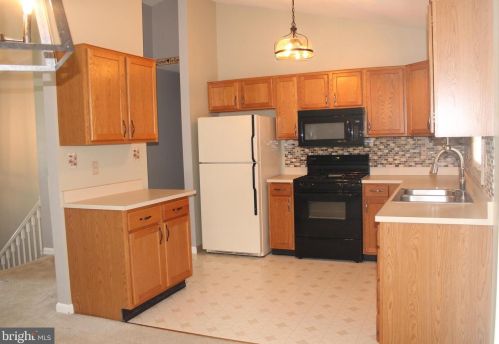 185 Abbey Dr, Mount Wolf, PA 17347-9517