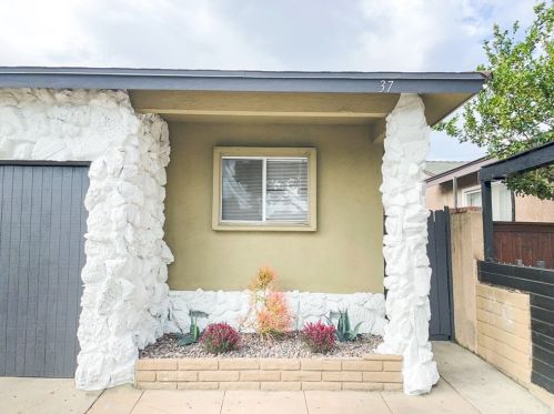 37 56th St, Long Beach, CA 90805-4062