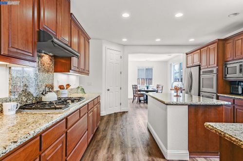 66 Sunchase Ct, Oakley CA  94561-4425 exterior