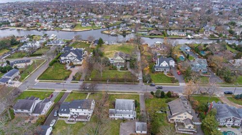 83 Thompson Ave, Babylon NY  11702-3404 exterior