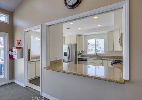 24 Bolivar St, Newport Beach CA  92663-4420 exterior