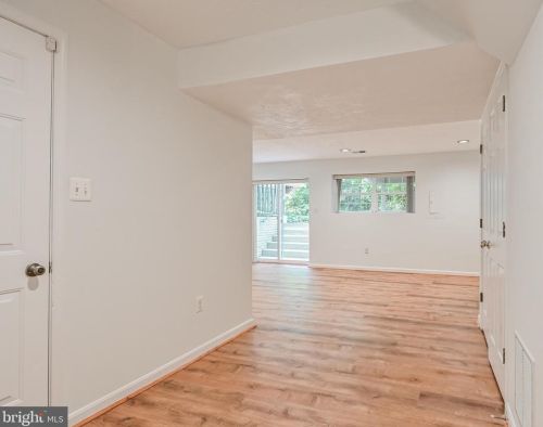 8373 Millwood Dr, Springfield VA  22152-2854 exterior