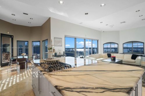 4828 Peninsula Dr, Daytona Beach FL 32127-7203 exterior