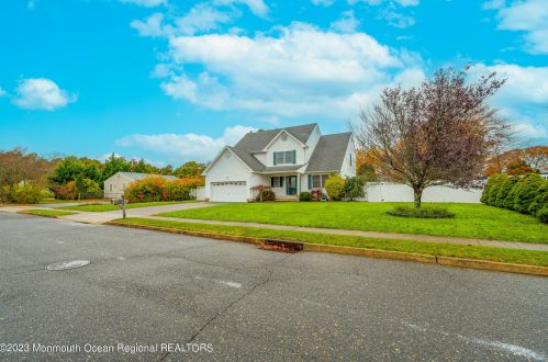 102 D St, Bricktown, NJ 08723-7258