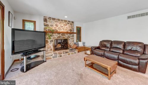 813 Marlboro Spring Rd, Kennett Sq PA  19348-1313 exterior