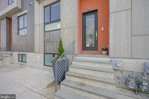 1009 17th St, Philadelphia, PA 19146-2004