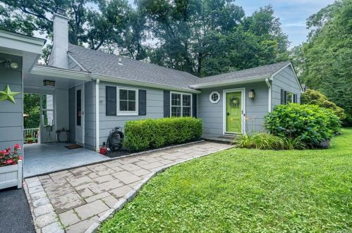 128 Morningside Dr, Crotonville, NY 10562-3010