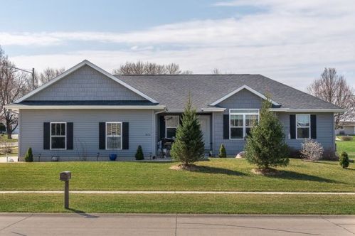 475 Shannon Dr, Robins, IA 52328-4700