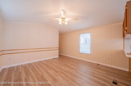 8 Circle Dr, Bricktown, NJ 08723-3538