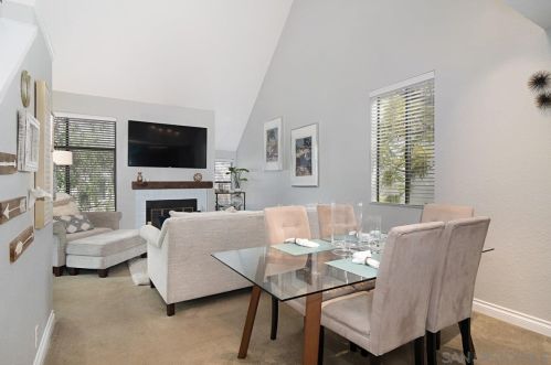2232 River Run Dr, San Diego, CA 92108-5871