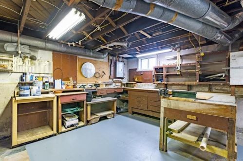 18 Phillips St, United States Coast Guard Ac CT  06320-2619 exterior