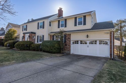 25 Cedar Pl, Floral Park, NY 11001-3316
