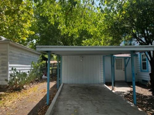 305 2nd St, St Paul, TX 75098-4484