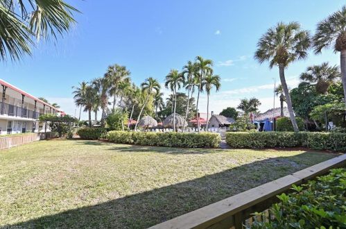 2555 Tamiami Trl, Naples FL  34103-4408 exterior
