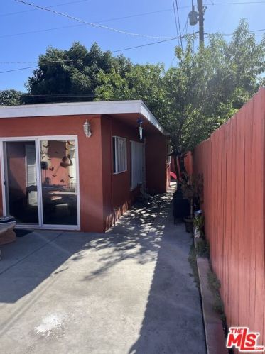2010 Spring St, Long Beach, CA 90810-2927