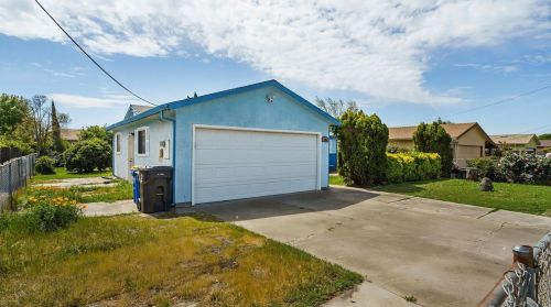 426 Thomsen Rd, Lathrop, CA 95330-9132