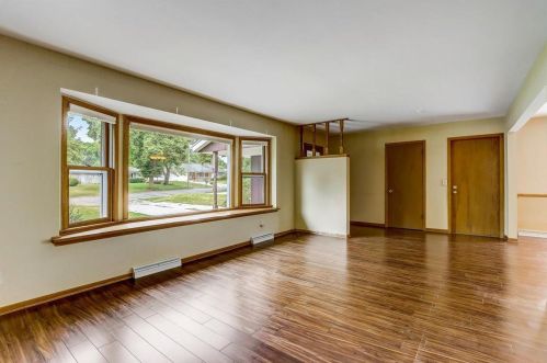 2022 116, Milwaukee WI 53226-2104 exterior