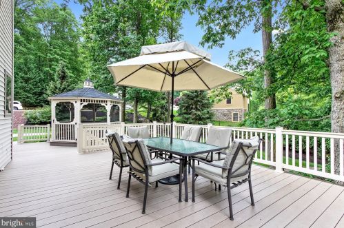 306 Deer Path Dr, Red Lion PA  17356-7800 exterior