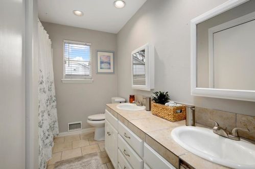 10005 Chippendale Dr, Dallas TX  exterior