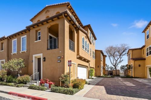 27020 Pebble Beach Dr, Santa Clarita, CA 91381-0668