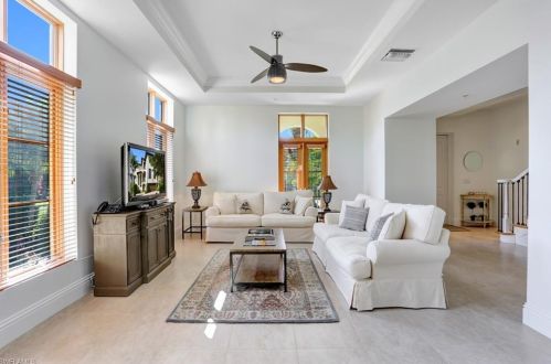 1016 7th St, Naples, FL 34102-7333