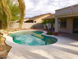 7032 Greenbriar Dr, Glendale, AZ 85308-8414