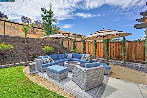 1046 Rolling Woods Way, Concord CA  94521-5400 exterior