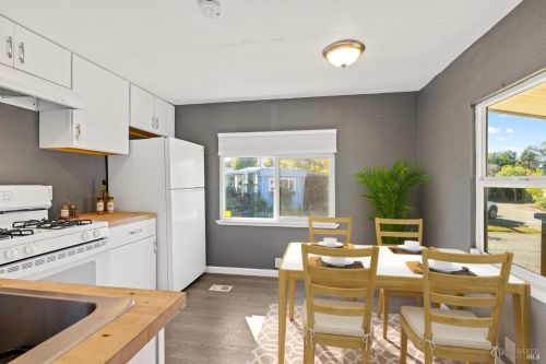 61 Ellie Dr, Santa Rosa, CA 95403-1112