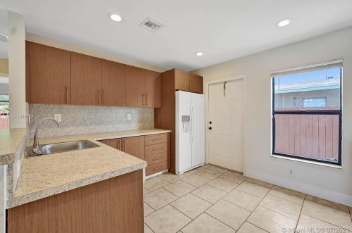711 3rd Pl, Dania Beach FL  33004-4924 exterior