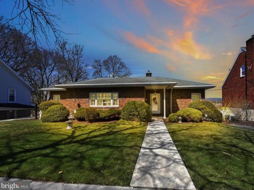 2148 Mahantongo St, Primrose, PA 17901-3112