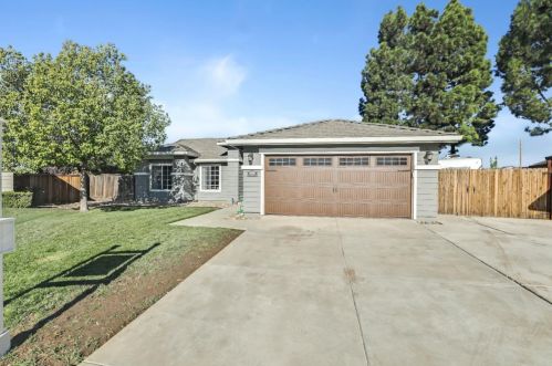 600 Del Monte Dr, Hollister, CA 95023-7212