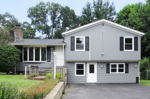 234 Howard Ave, Coventry, RI 02816-7742