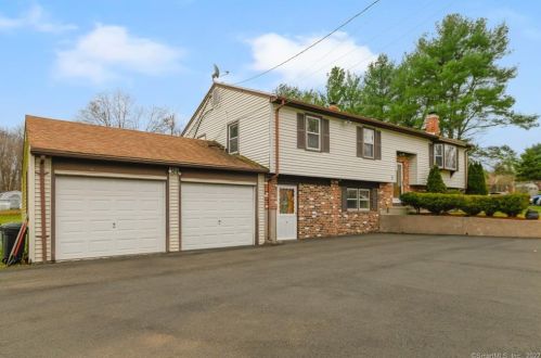 7 Renee Ln, North Haven, CT 06473-3436