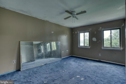 8 Maplewood Ct, West Deptford NJ  08066-2402 exterior