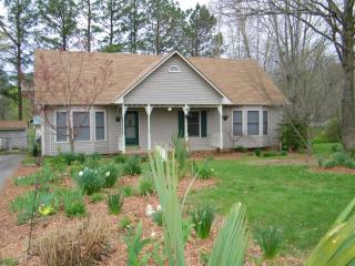 1605 Briarwood Dr, Lawrenceburg, TN 38464-4338