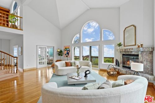 21630 Saddle Peak Rd, Topanga CA  90290-3414 exterior