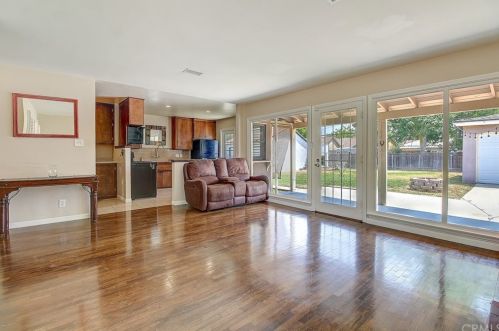 6928 Yellowstone Dr, Riverside CA  92506-3927 exterior