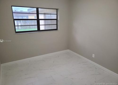 850 50th Pl, Hialeah FL  33012-3420 exterior