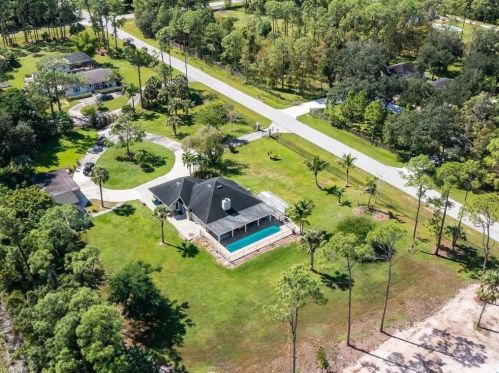 520 Soll St, Naples FL  34109-3873 exterior