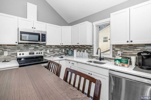 12 Brook St, Mahwah NJ  07430-1104 exterior