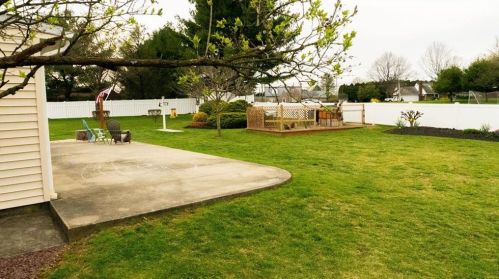 5142 Shawnee Blvd, Schnecksville PA  18078-2609 exterior